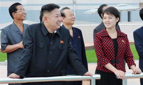 زعيم كوريا الشمالية كيم جونج أون وزوجته - رويترز