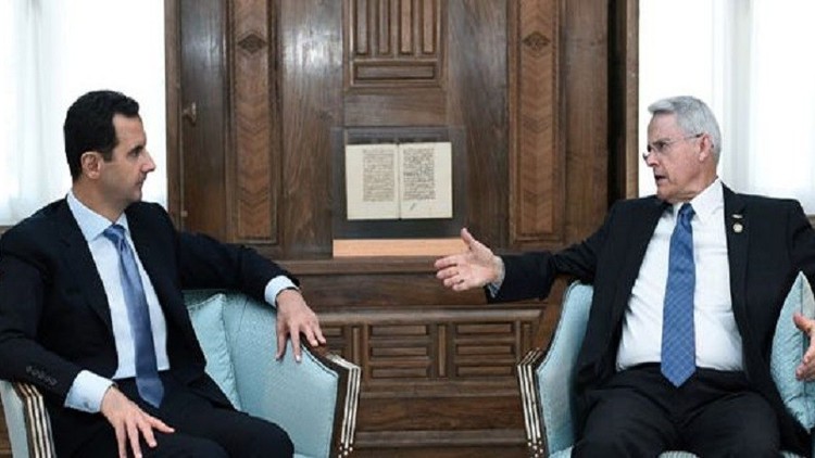 الرئيس السوري بشار الأسد خلال لقائه مع عضو مجلس الشيوخ الأمريكي، ريتشارد بلاك