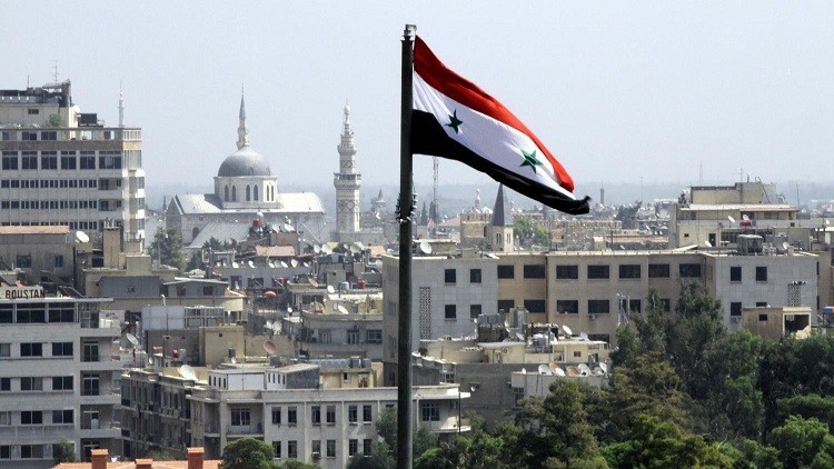 احد احياء مدينة دمشق - سوريا، ويظهر العلم السوري (gosindex.ru ) - ارشيفية