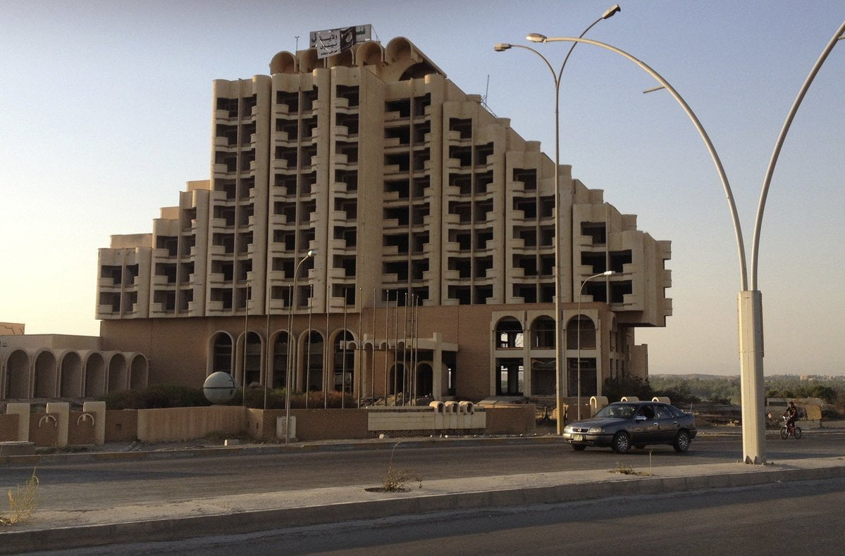 فندق نينوى اوبري المطل على نهر دجلة، شمال مدينة الموصل (2014/ايلول/22)