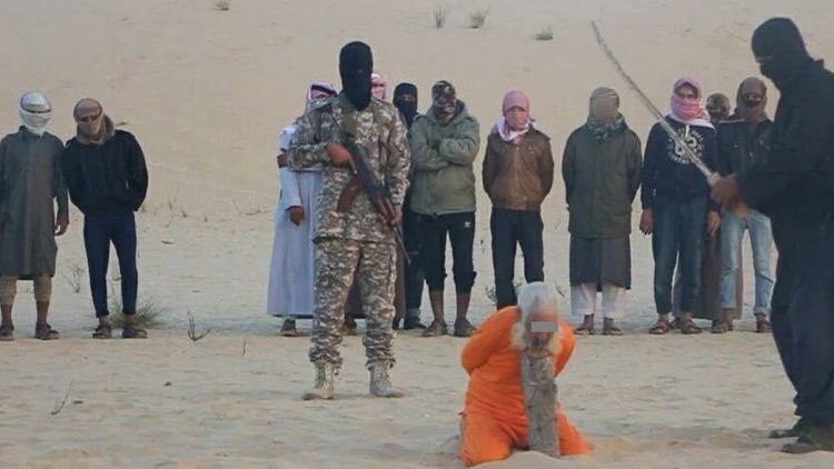 إعدام الشيخ سليمان أبو حراز على يد مسلحي تنظيم "داعش" بسيناء المصرية