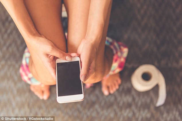إستخدام الموبايل الهاتف الاجهزة الذكية في الحمام التواليت مخاطر